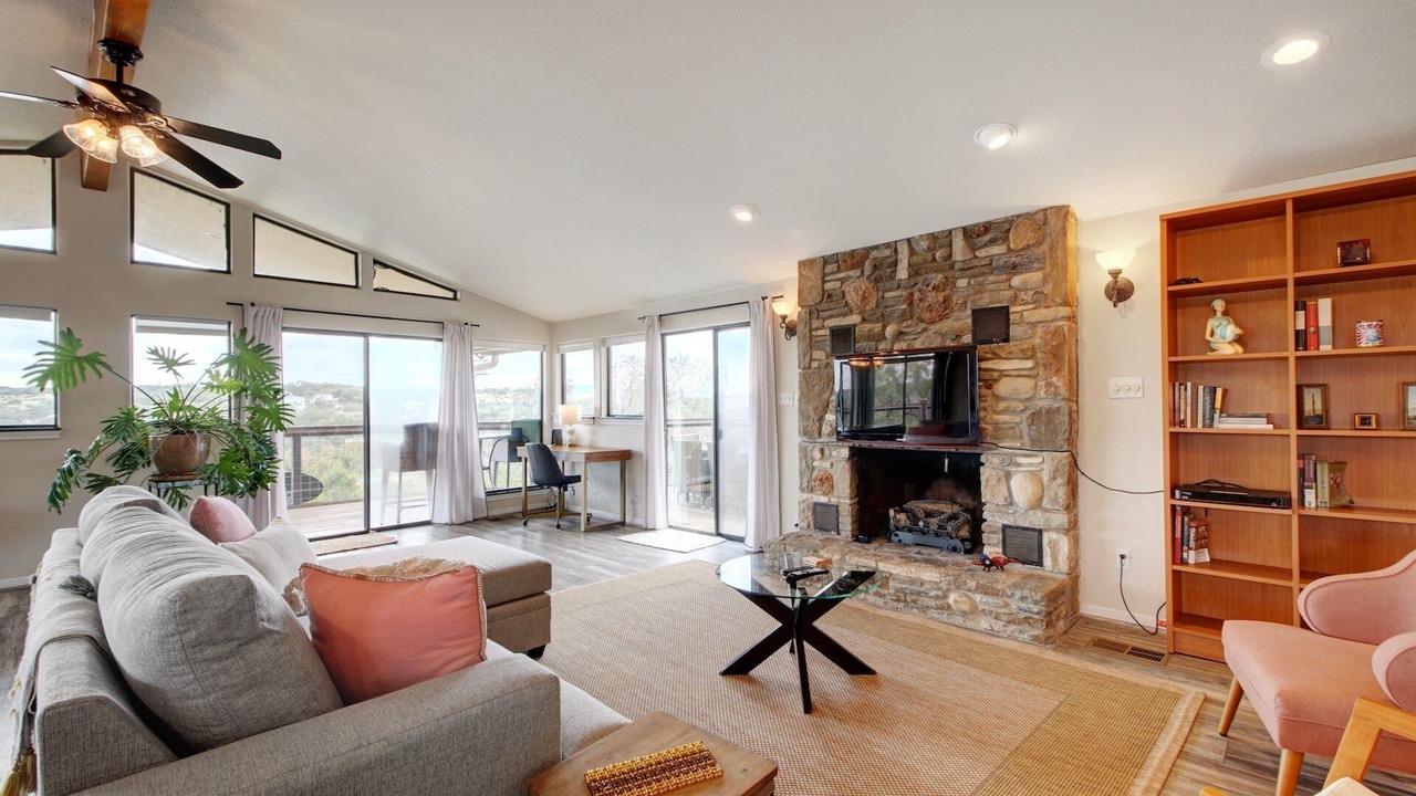 Photo of Livingroom in Burnet