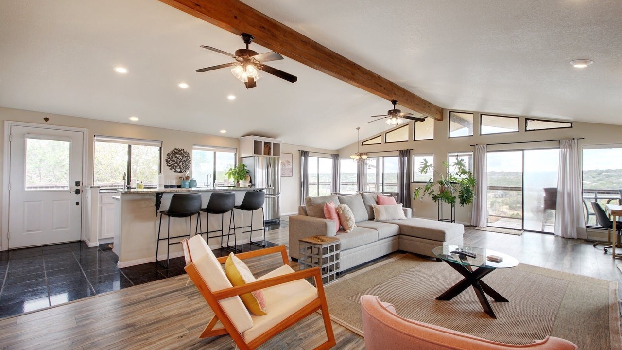 Photo of Livingroom in Burnet