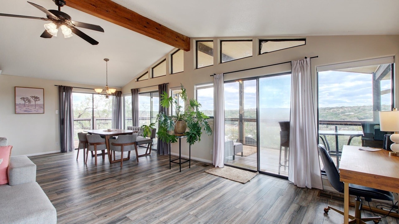 Photo of Livingroom in Burnet