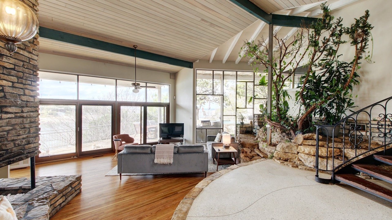Photo of Livingroom in Burnet