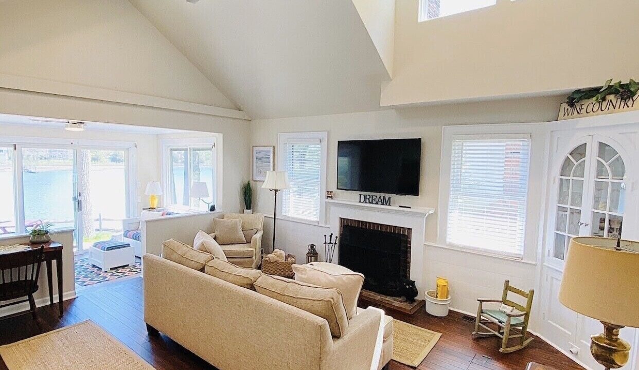 Photo of Livingroom in Cutchogue