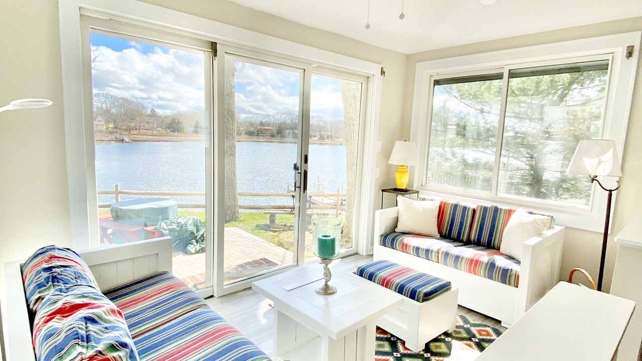 Photo of Livingroom in Cutchogue