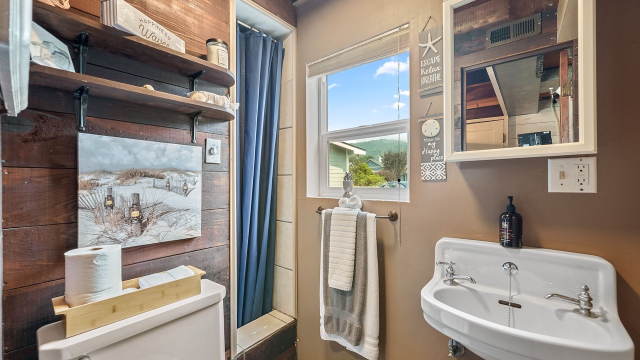 Photo of Bathroom in Harbor