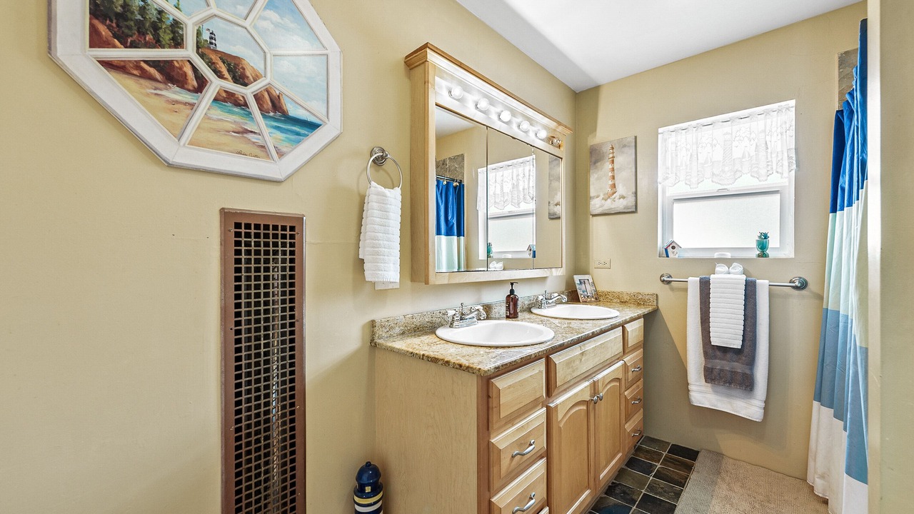Photo of Bathroom in Harbor