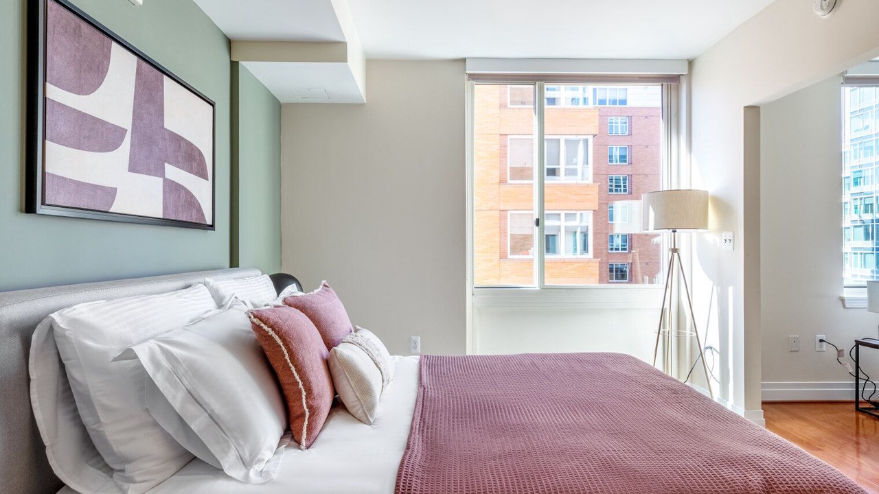 Photo of Bedroom in George Washington University