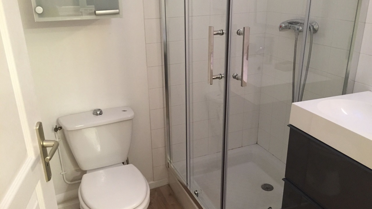Photo of Bathroom in Leon Blum - Bon Coin