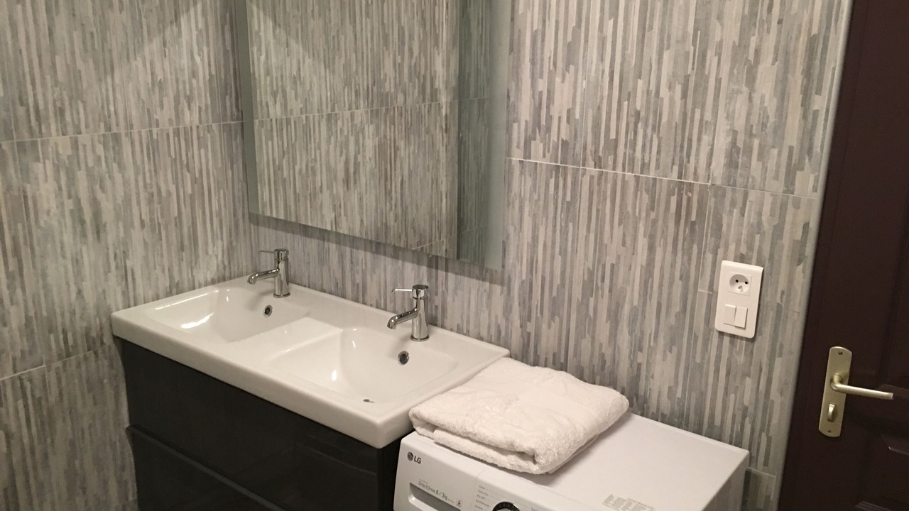Photo of Bathroom in Leon Blum - Bon Coin