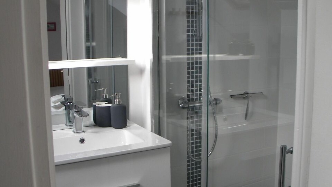 Photo of Bathroom in Fives