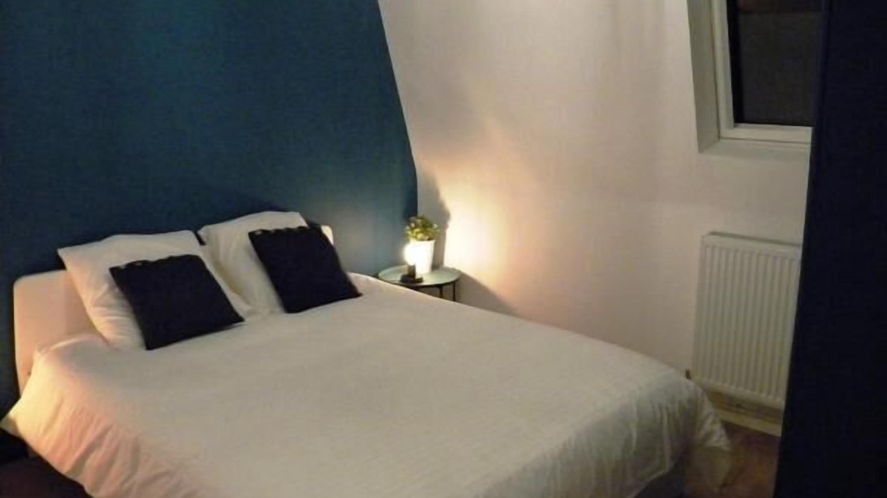 Photo of Bedroom in Fives