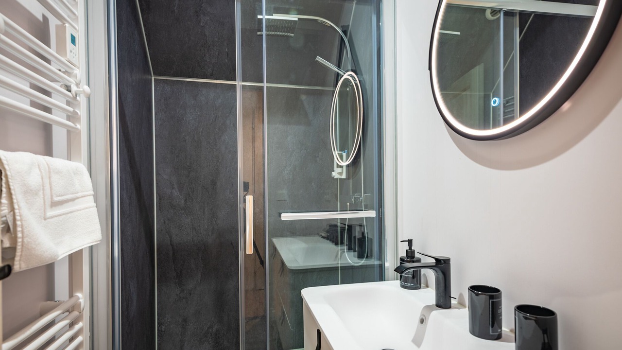 Photo of Bathroom in Loches
