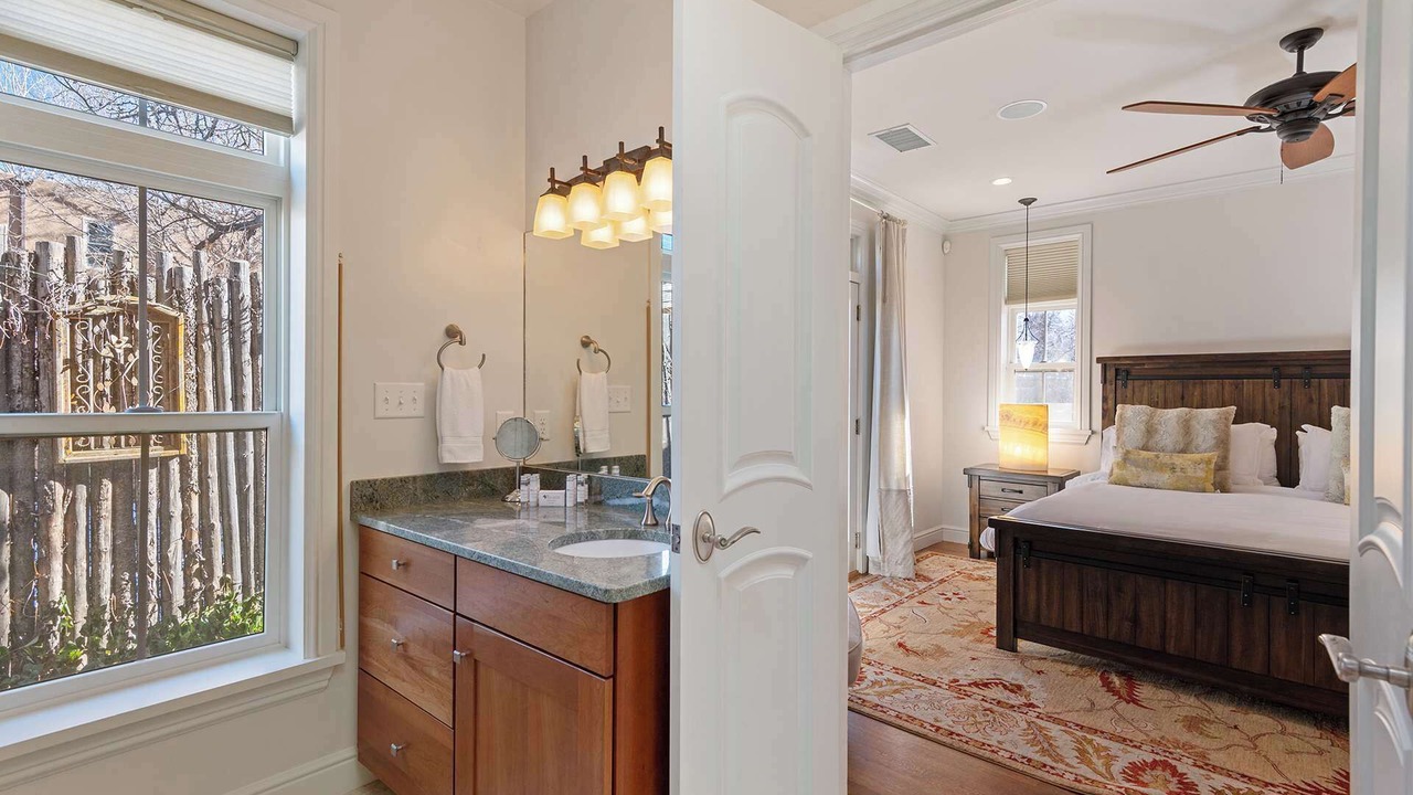 Photo of Bathroom in South Capitol