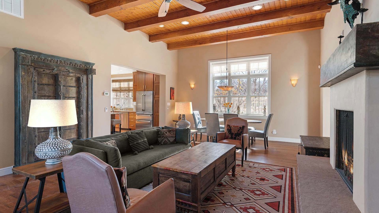 Photo of Livingroom in South Capitol