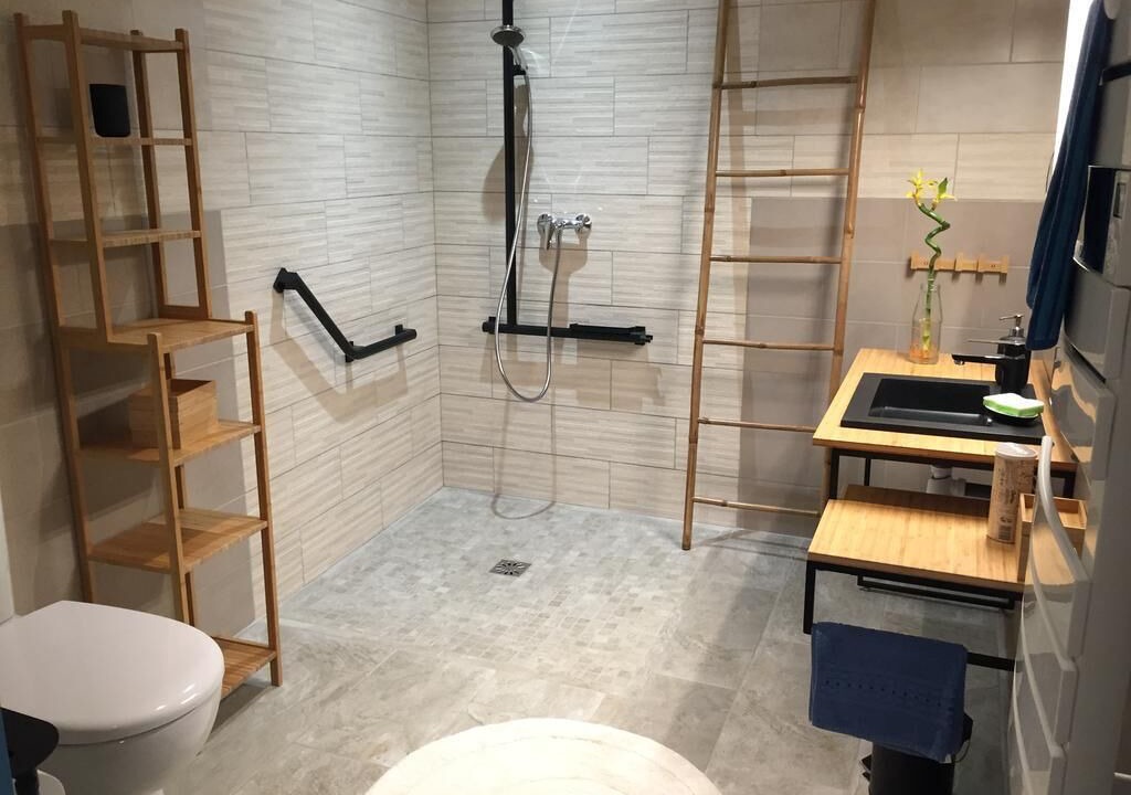 Photo of Bathroom in La Vacquerie-et-Saint-Martin-de-Castries