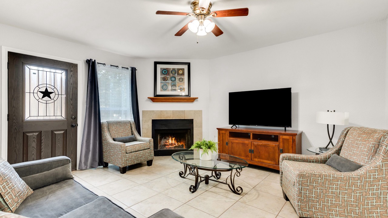 Photo of Livingroom in Sonesta West
