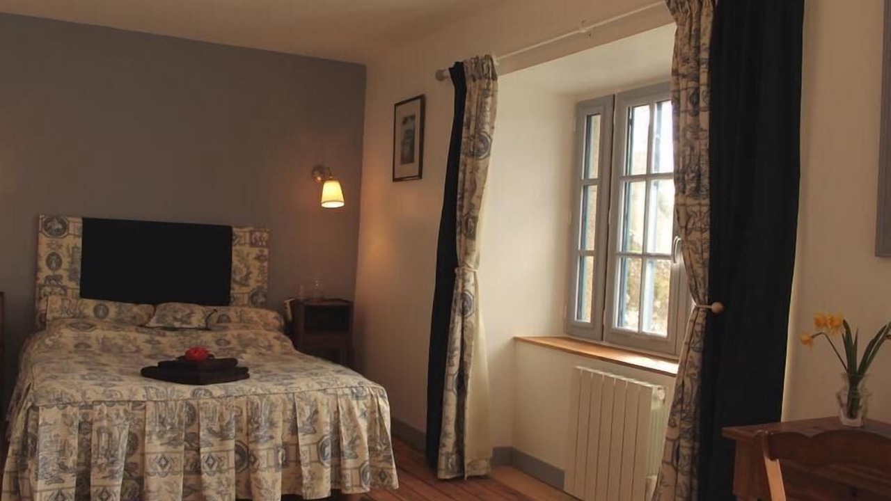 Photo of Bedroom in Saint-Coulomb