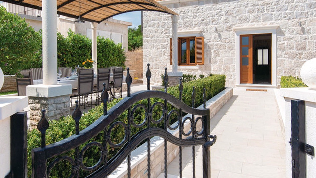 Photo of Outdoor in Loviste