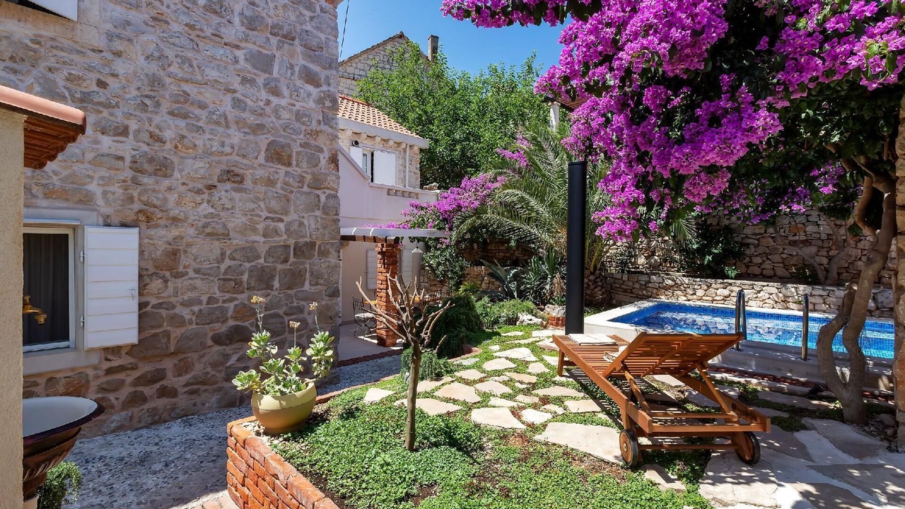 Photo of Outdoor in Sutivan
