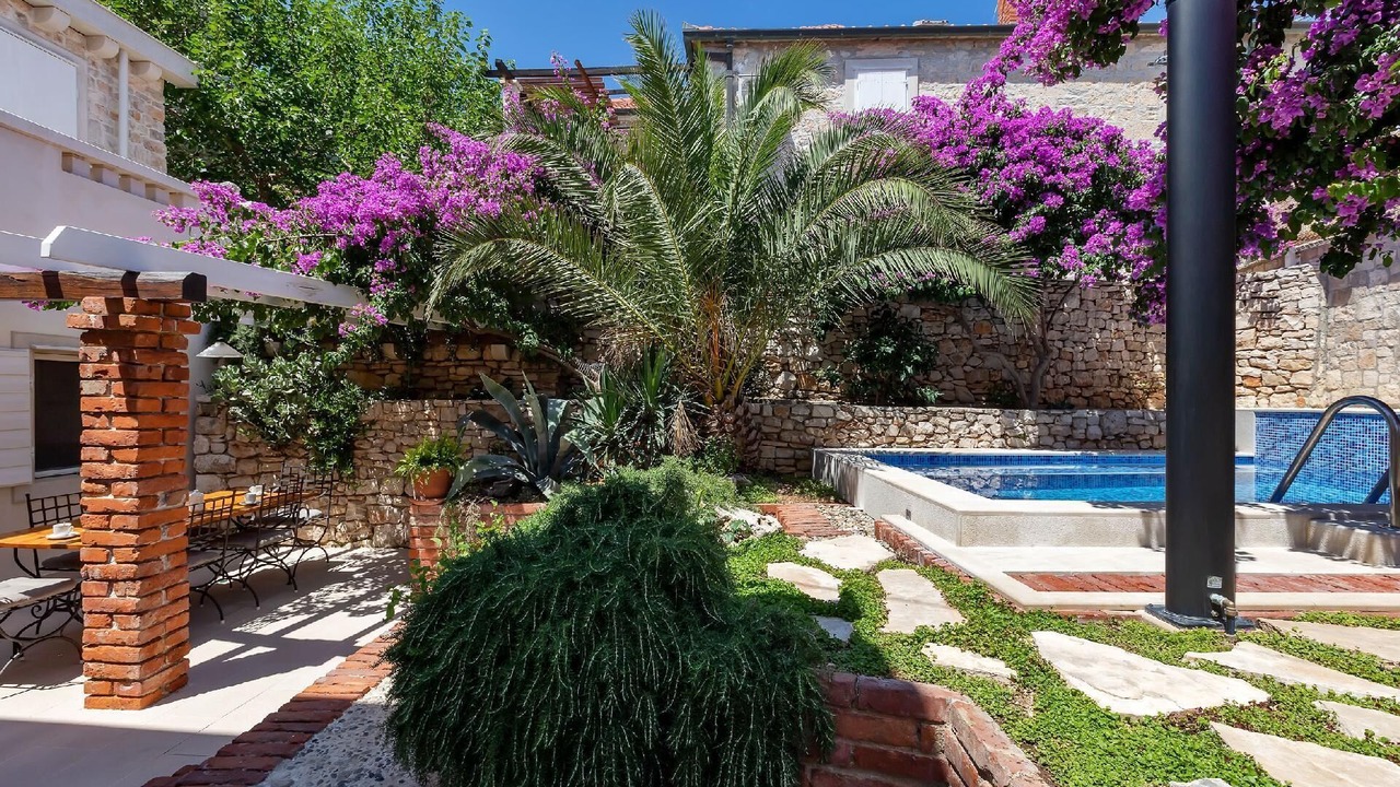 Photo of Outdoor in Sutivan