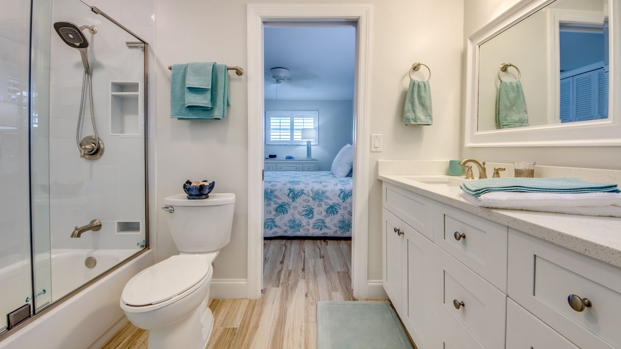 Photo of Bathroom in Caloosahatchee