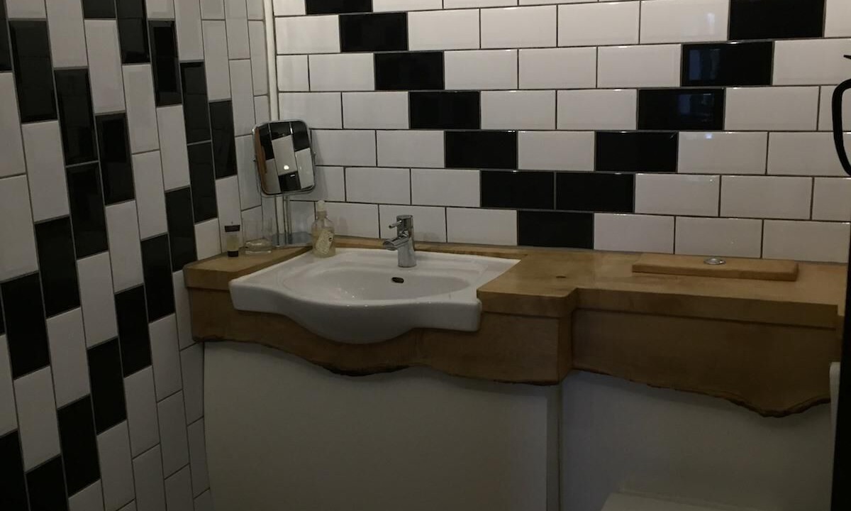 Photo of Bathroom in Compton Martin