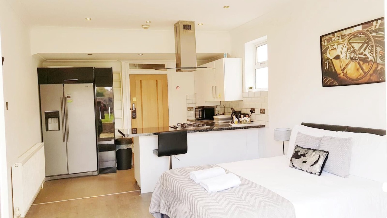 Photo of Others in Ponders End