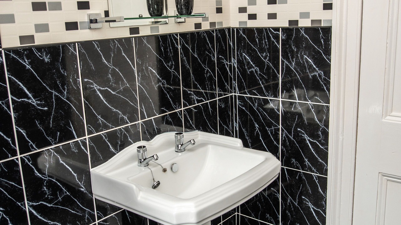 Photo of Bathroom in Babbacombe