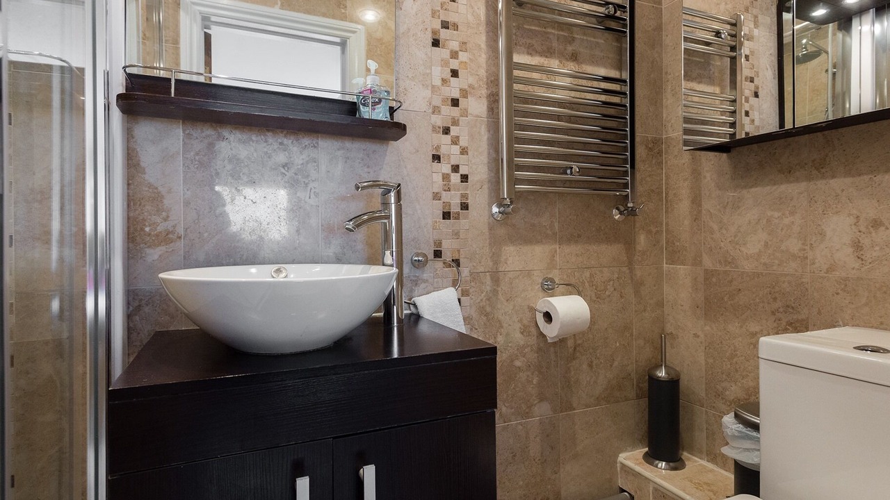 Photo of Bathroom in Canary Wharf