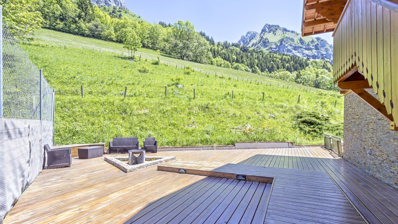 Photo of Patio Balcony in Montmin