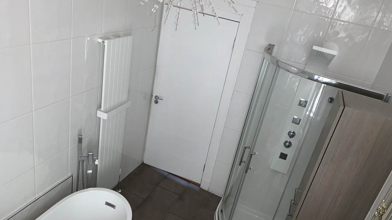 Photo of Bathroom in Larkhall