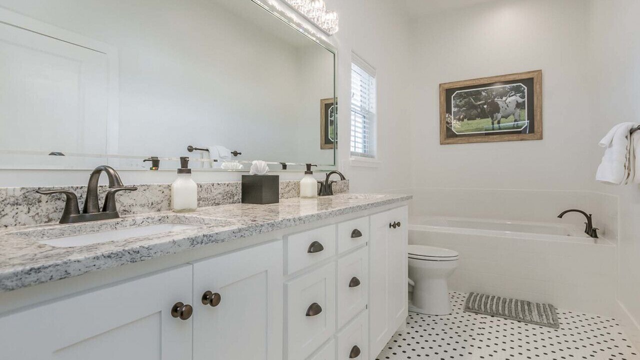 Photo of Bathroom in Canyon