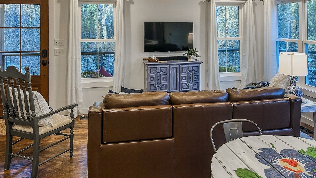 Photo of Livingroom in Etowah