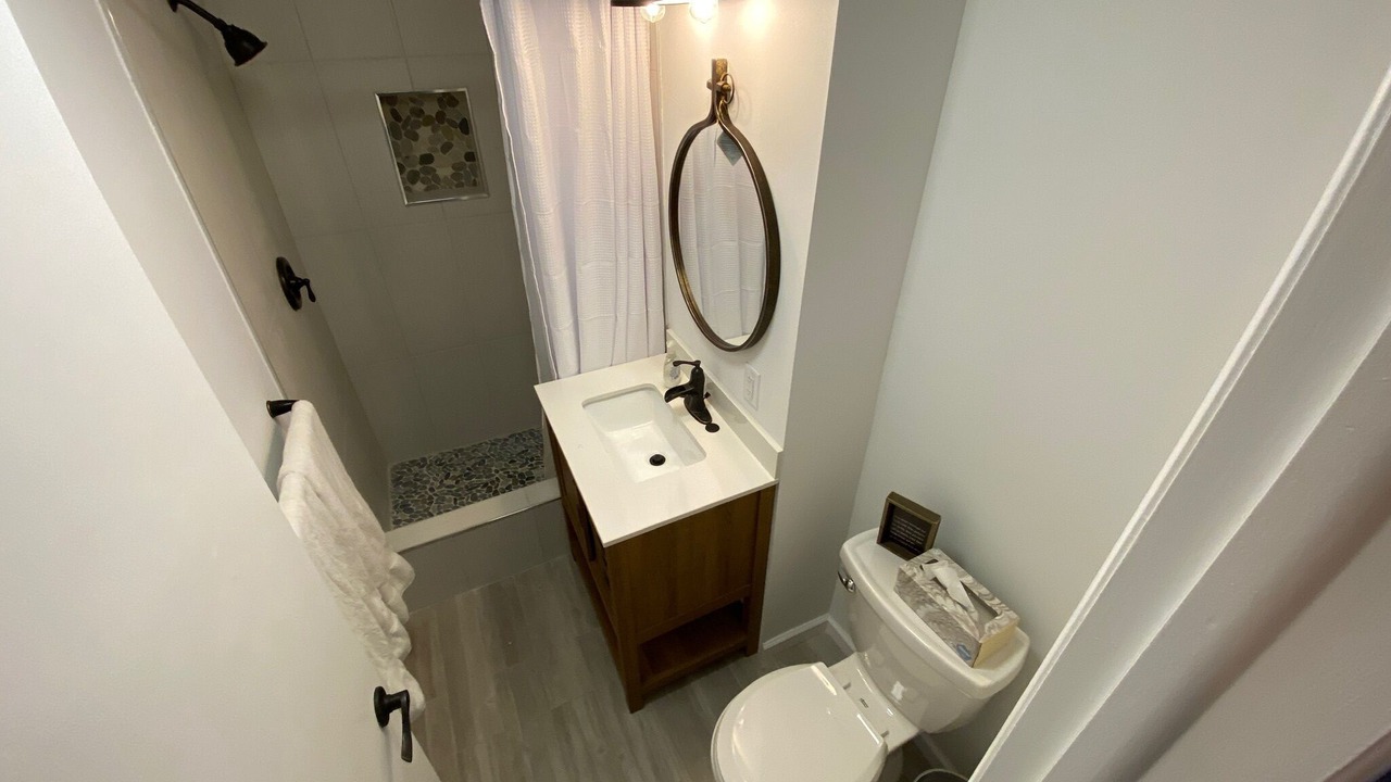 Photo of Bathroom in Glasser