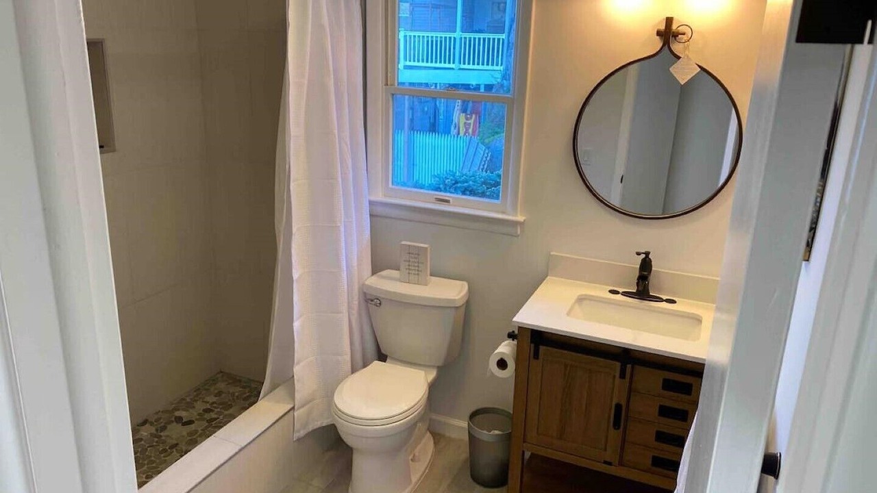 Photo of Bathroom in Glasser