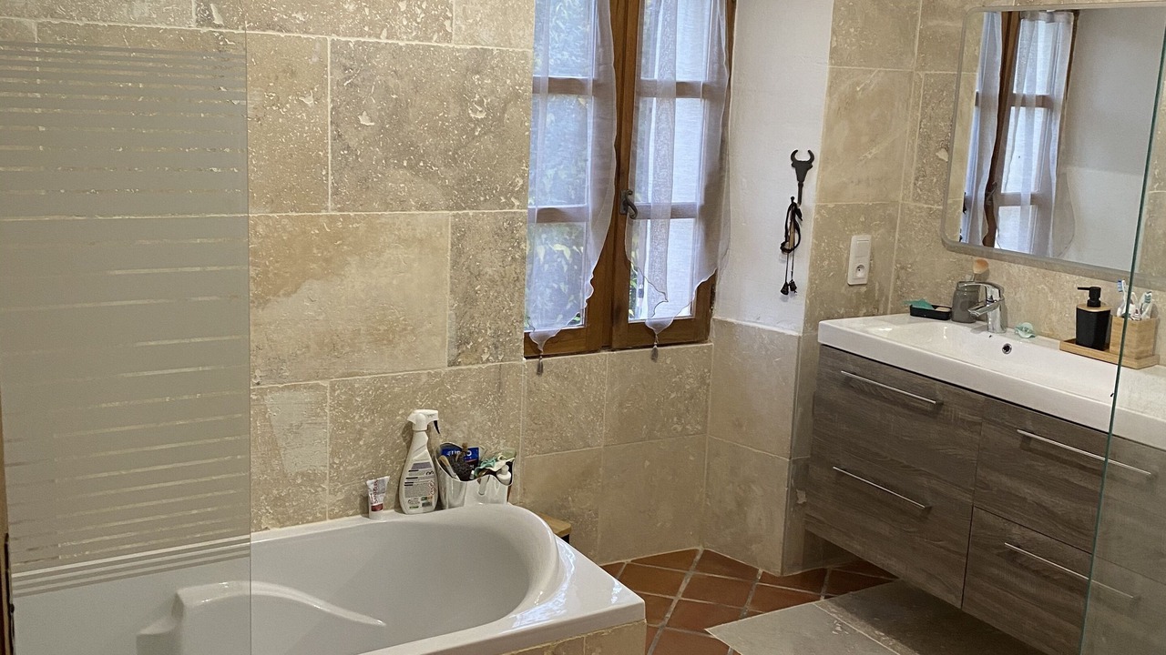 Photo of Bathroom in Thoard