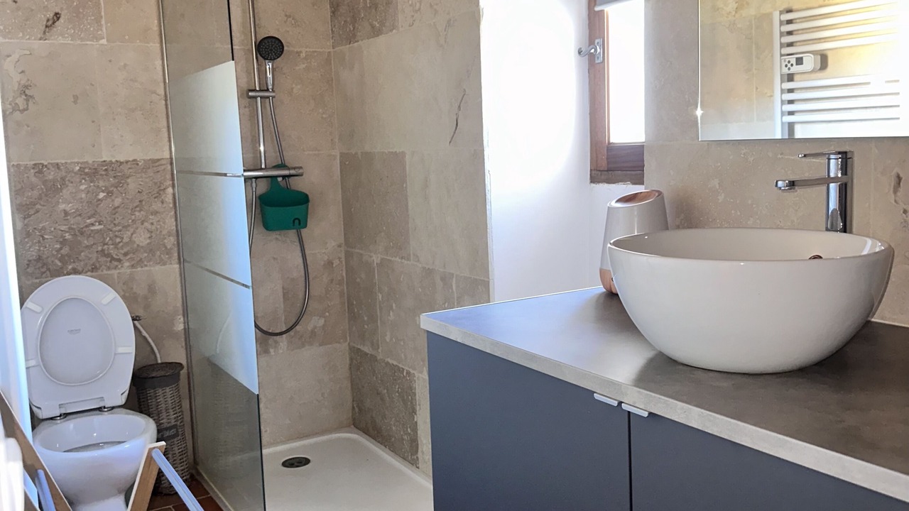 Photo of Bathroom in Thoard