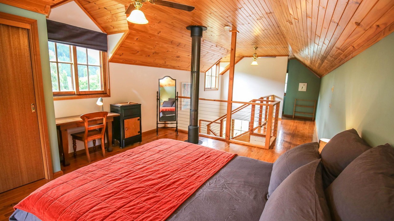 Photo of Bedroom in Wandiligong