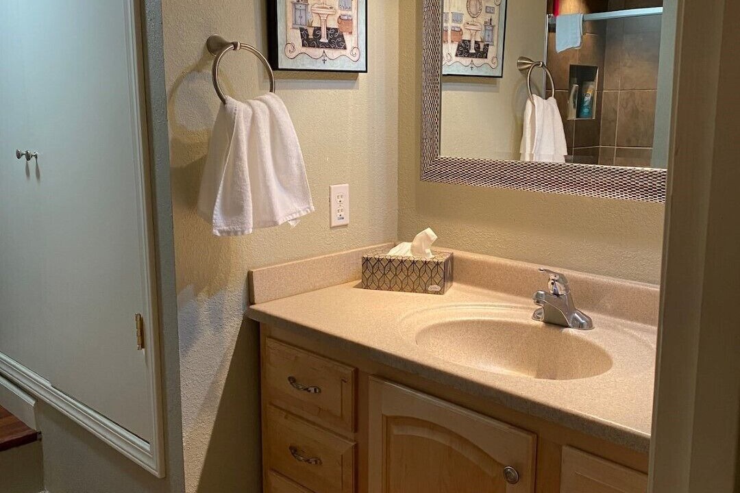 Photo of Bathroom in Country Club Estates