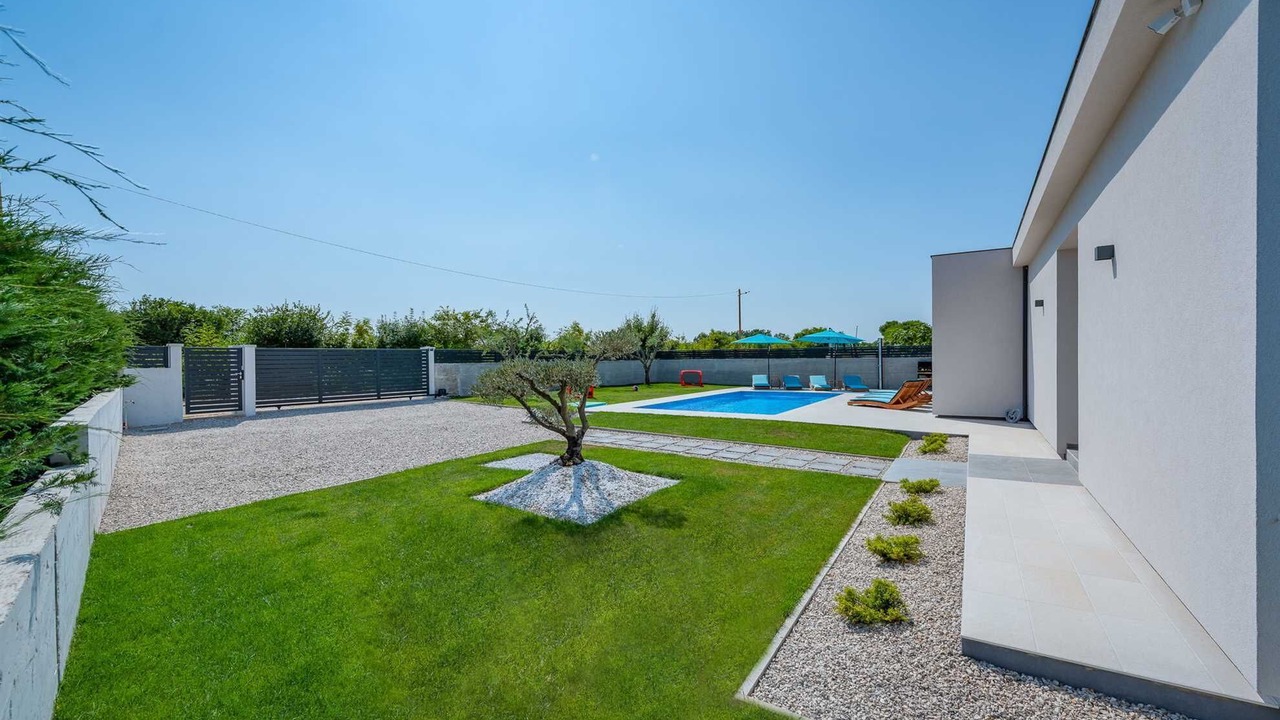 Photo of Outdoor in Mali Vareski