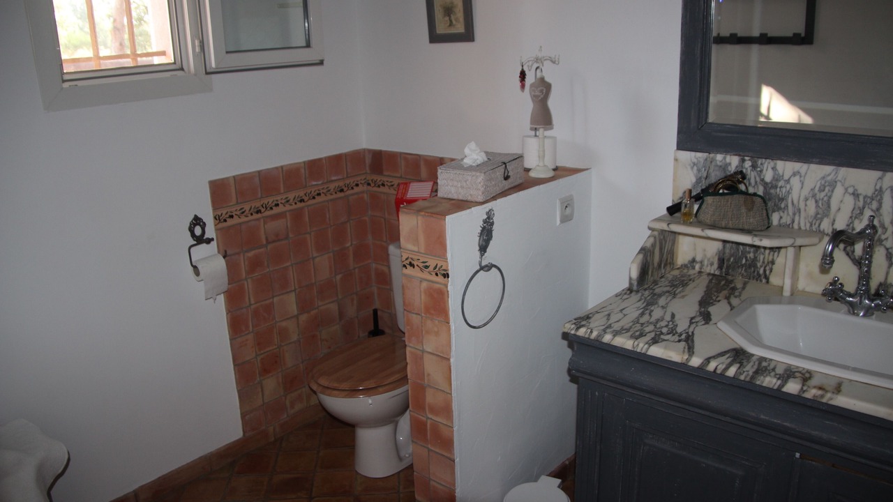 Photo of Bathroom in Montaren-et-Saint-Mediers