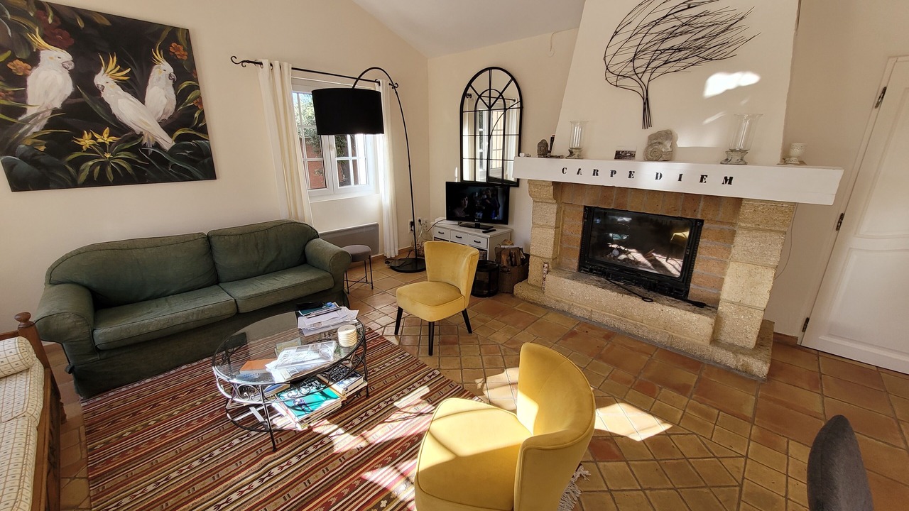 Photo of Livingroom in Montaren-et-Saint-Mediers