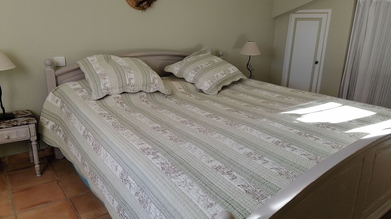 Photo of Bedroom in Montaren-et-Saint-Mediers