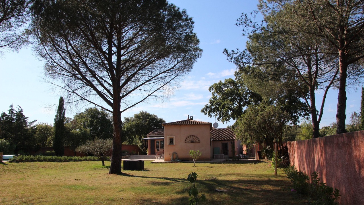 Photo of Outdoor in Montaren-et-Saint-Mediers