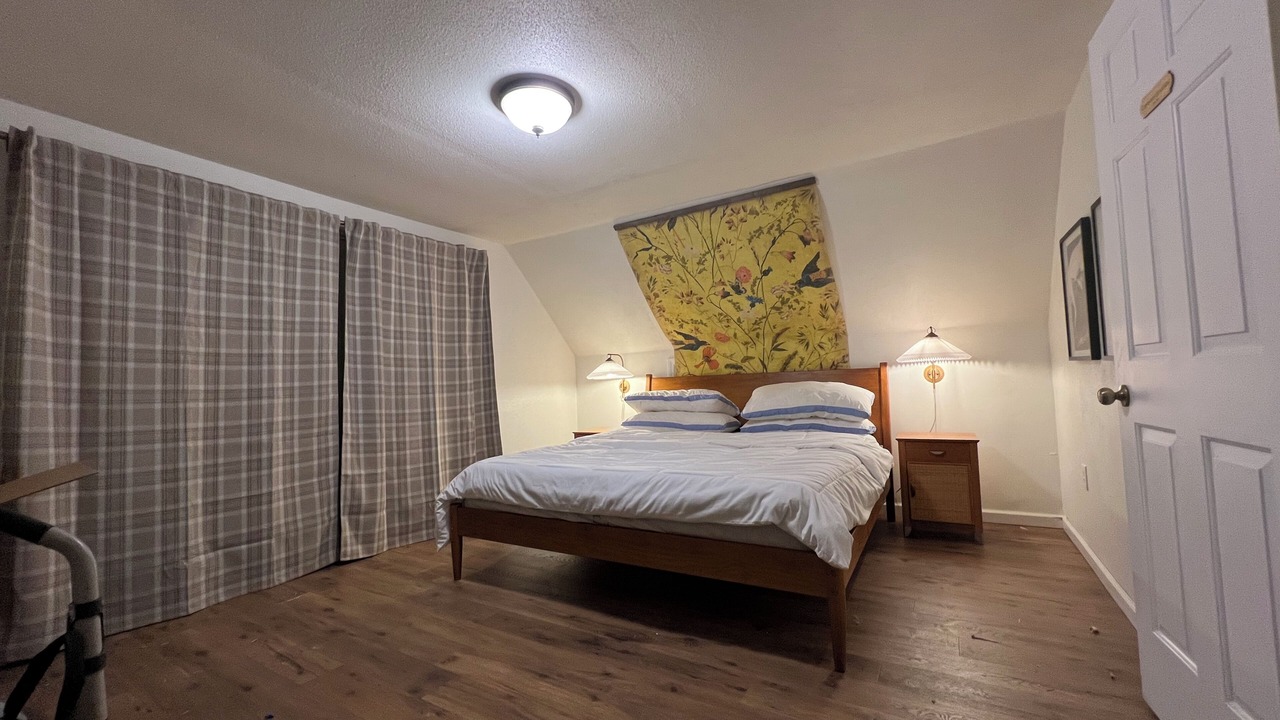 Photo of Bedroom in Ebony
