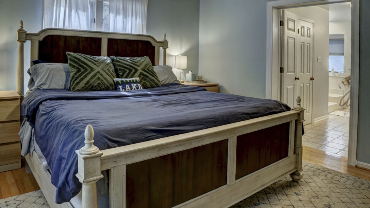 Photo of Bedroom in Ebony