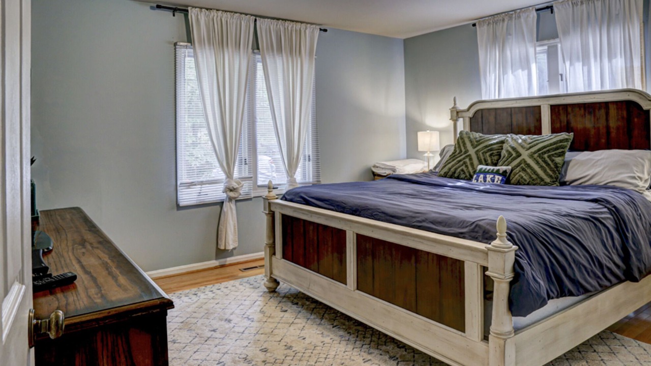 Photo of Bedroom in Ebony