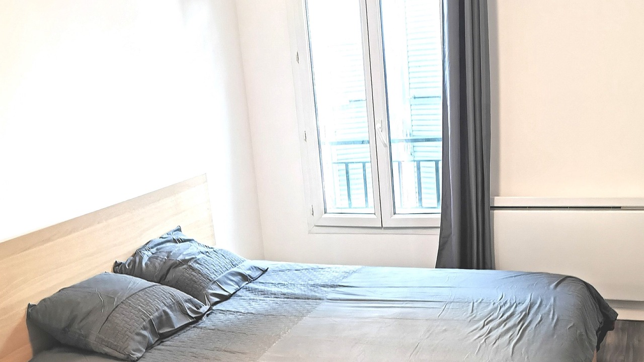 Photo of Bedroom in Vaulx En Velin Village