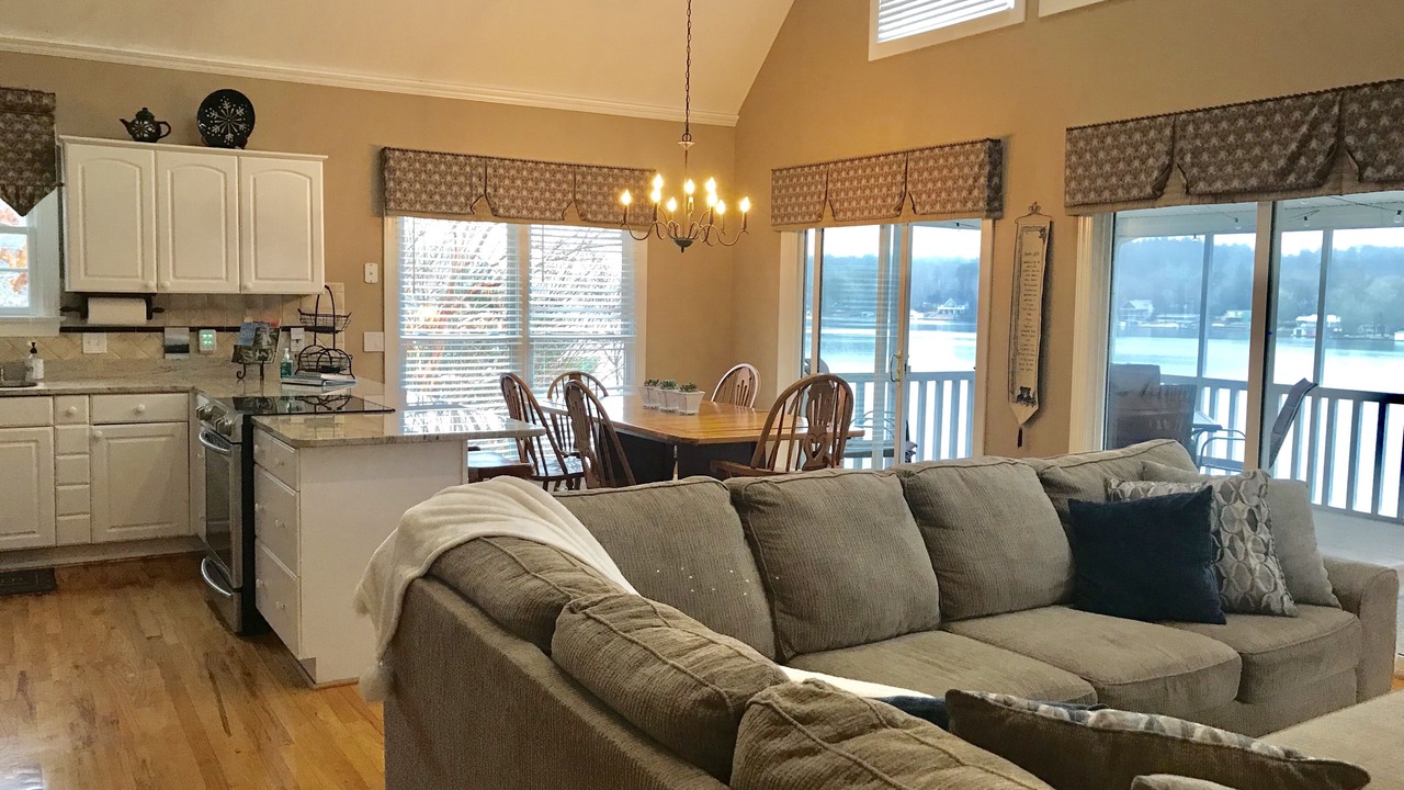 Photo of Livingroom in Tamassee