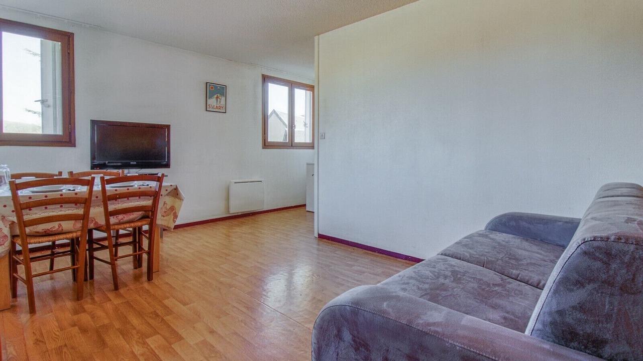 Photo of Livingroom in Genos