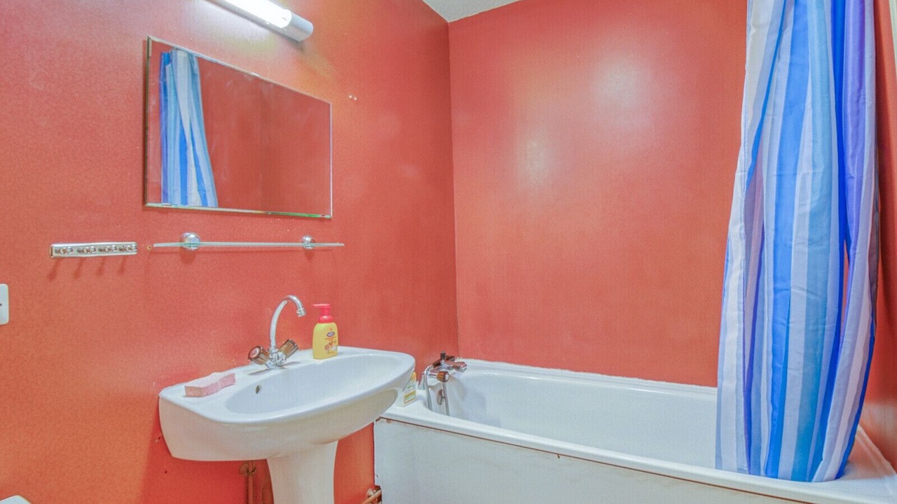 Photo of Bathroom in Genos