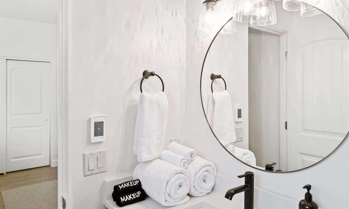 Photo of Bathroom in Rimrock
